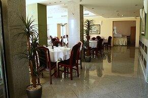 Elegance Hotel