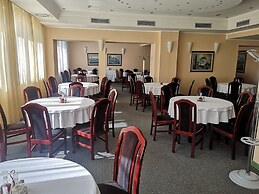 Elegance Hotel
