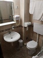 Elegance Hotel