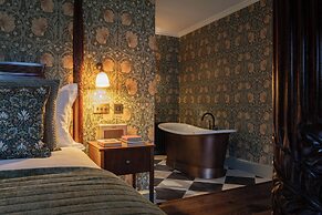 Dumbleton Hall Hotel