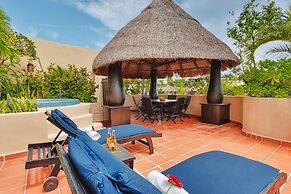 El Taj Oceanfront & Beachside Condo Hotel