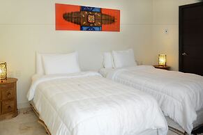El Taj Oceanfront & Beachside Condo Hotel