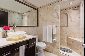 El Taj Oceanfront & Beachside Condo Hotel