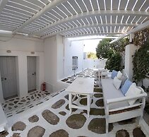 Zefi Hotel & Suites