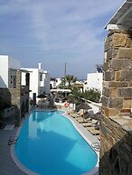 Zefi Hotel & Suites