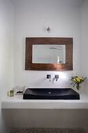 Zefi Hotel & Suites