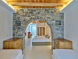 Zefi Hotel & Suites
