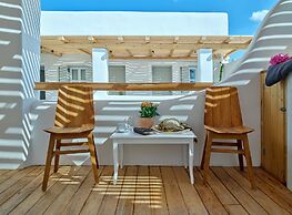 Zefi Hotel & Suites