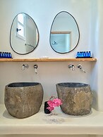 Zefi Hotel & Suites