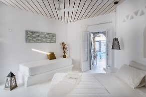 Zefi Hotel & Suites