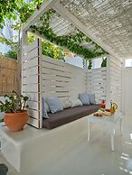 Zefi Hotel & Suites