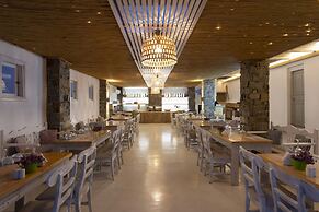 Zefi Hotel & Suites