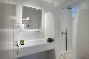 Zefi Hotel & Suites