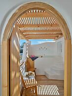 Zefi Hotel & Suites