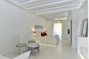 Zefi Hotel & Suites