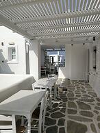 Zefi Hotel & Suites