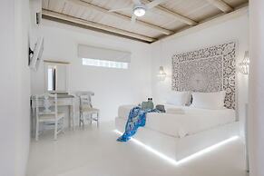 Zefi Hotel & Suites