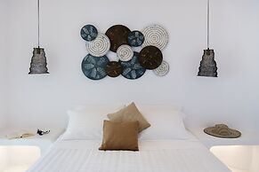 Zefi Hotel & Suites