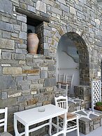 Zefi Hotel & Suites