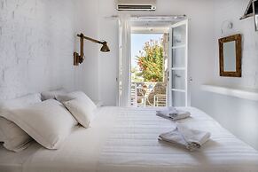 Zefi Hotel & Suites