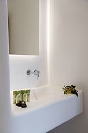 Zefi Hotel & Suites