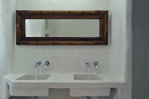 Zefi Hotel & Suites