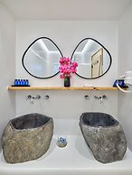 Zefi Hotel & Suites