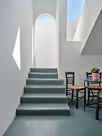 Zefi Hotel & Suites