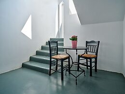 Zefi Hotel & Suites