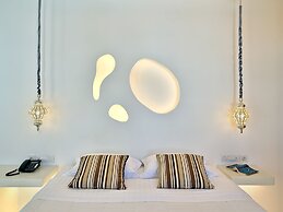 Zefi Hotel & Suites