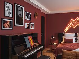 Seven Hotel Paris