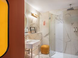 Seven Hotel Paris