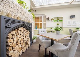 The Highworth Hotel