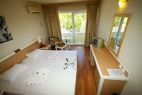 Tuntas Beach Hotel Altinkum