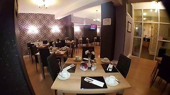 Queens Plaza Hotel
