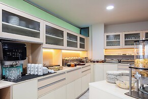 Steris Elegant Beach Hotel