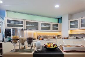 Steris Elegant Beach Hotel