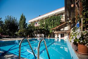 Dort Mevsim Hotel