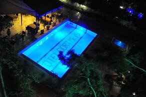 Dort Mevsim Hotel