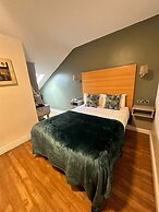 Coach House Hotel