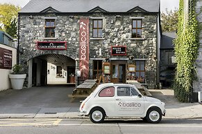 Coach House Hotel