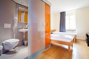 easyHotel Basel City - contactless self check-in