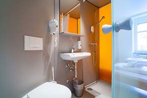easyHotel Basel City - contactless self check-in