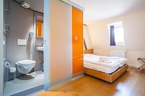 easyHotel Basel City - contactless self check-in