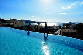Evia Hotel & Suites