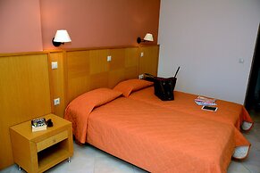Evia Hotel & Suites
