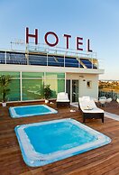 Breaking Business Hotel