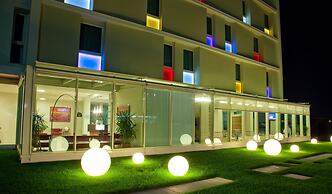 Breaking Business Hotel