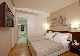Breaking Business Hotel