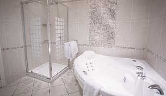 Canal Court Hotel